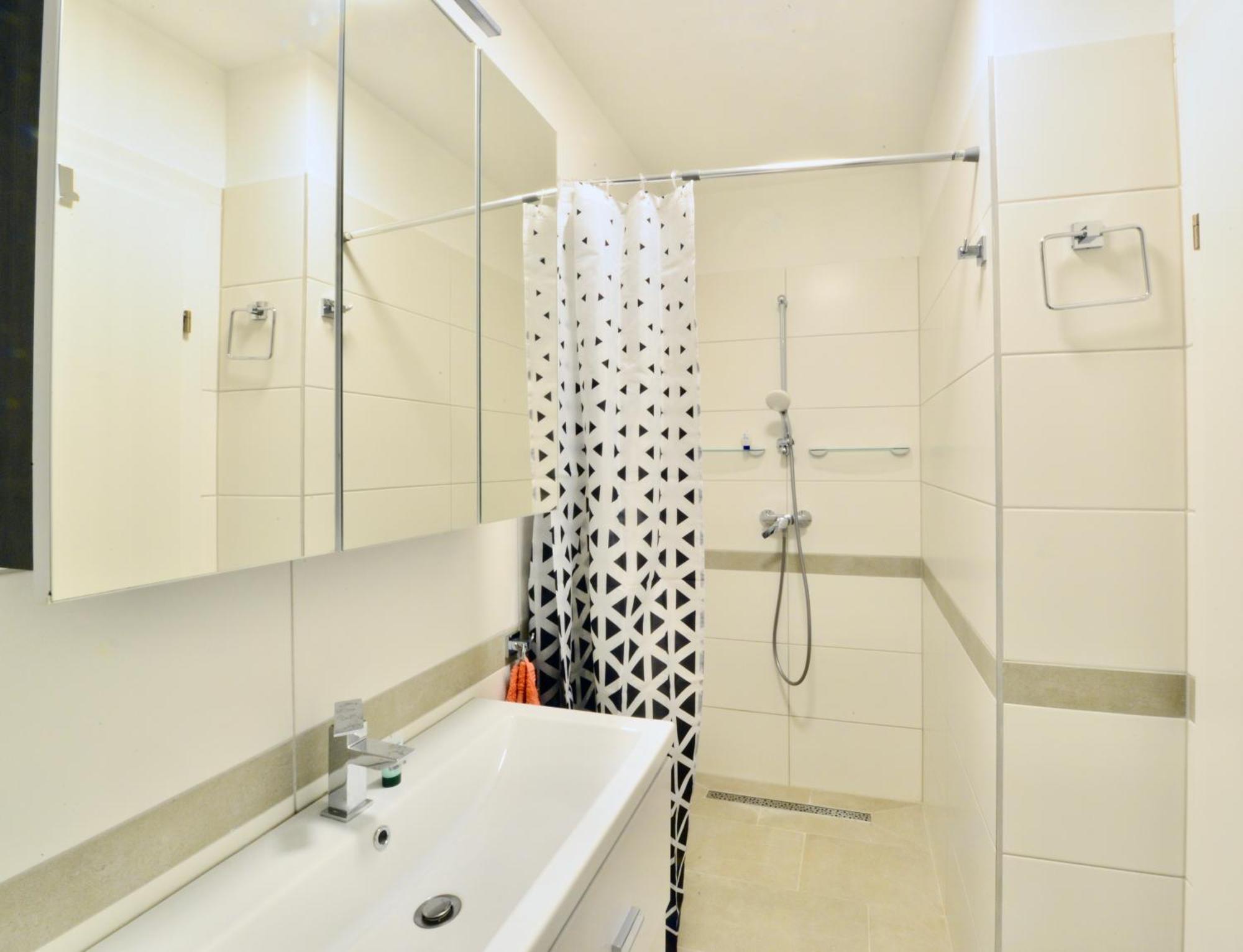 Apartamento New With Parking And Metro In Front Of The House Viena Exterior foto