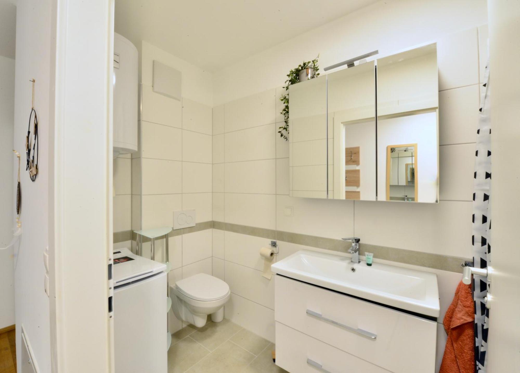 Apartamento New With Parking And Metro In Front Of The House Viena Exterior foto